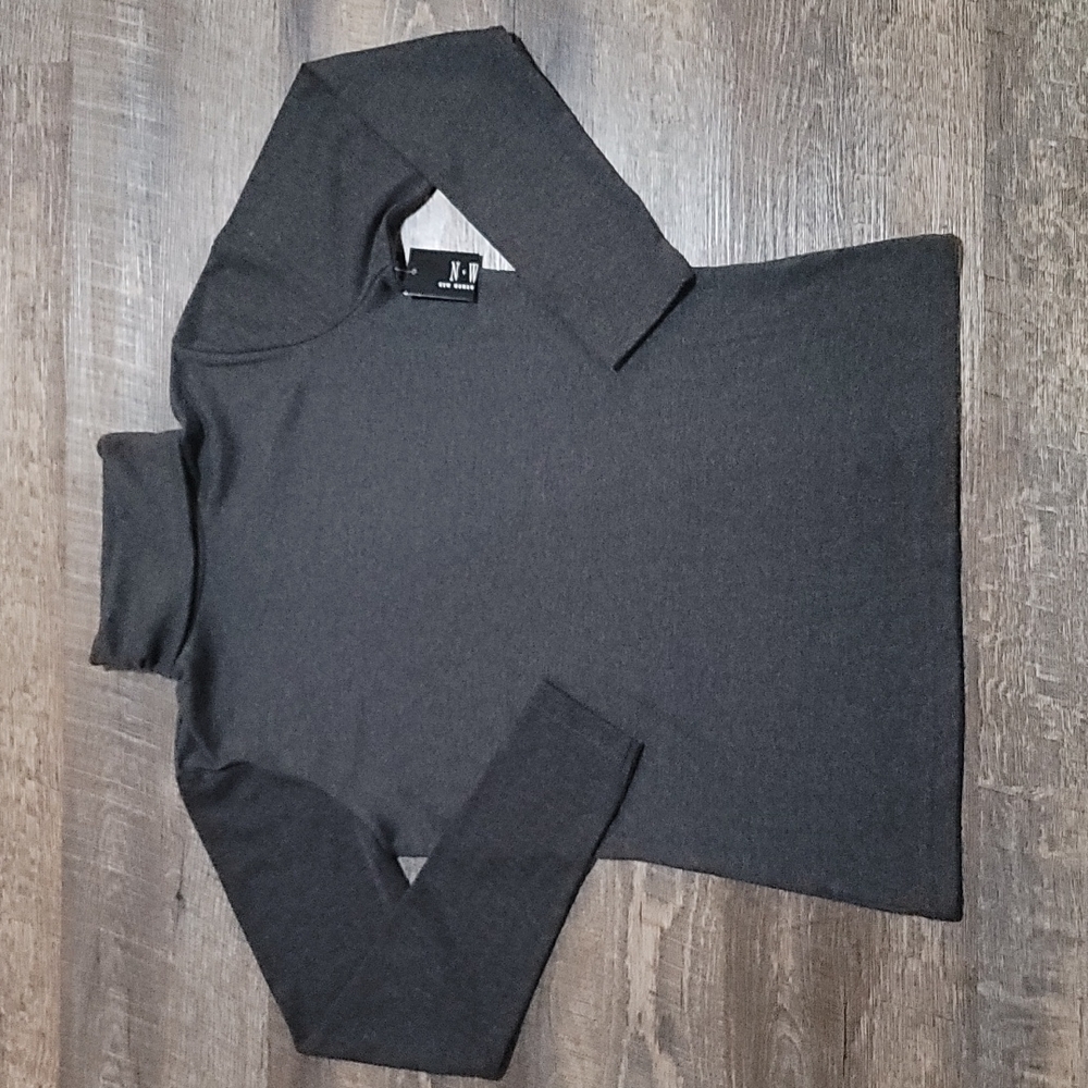 Brand NWT new woman design medium long sleeve turtleneck soft fabric dark Gray